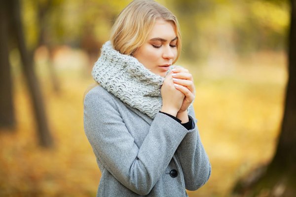 Astuce mode : Comment transformer son foulard en sac à main ?