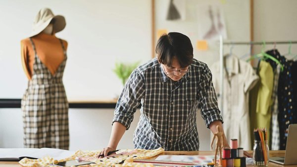 Au coeur des ateliers de fabrication de marques de mode de rue